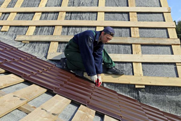 Ребята на базе стройматериалов верят в рубероид, перечисляют все его преимущества