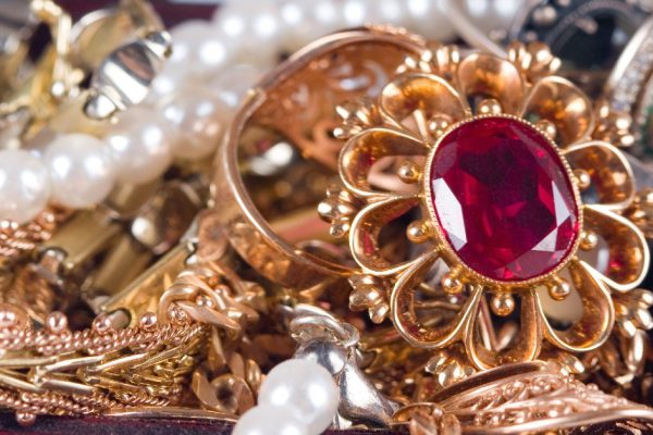 Почему красные драгоценные камни снова вошли в моду