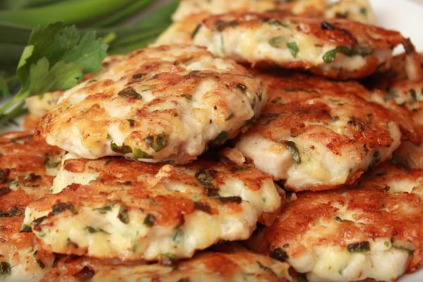 Как приготовить рубленые куриные котлеты с сыром