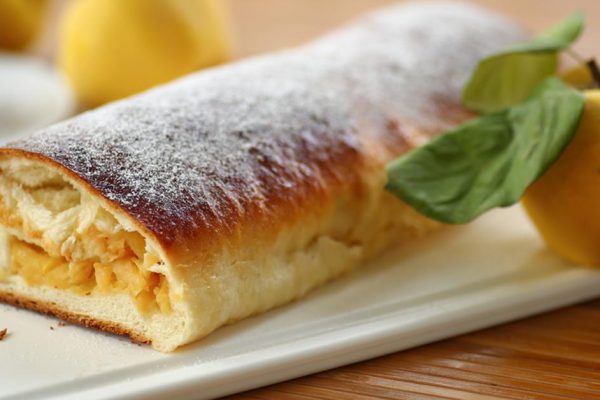 Рецепт имбирного рулета с яблоками и орехами
