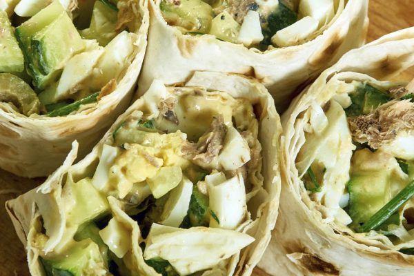 Салат в лаваше готовлю вечером, если утром ожидаются гости