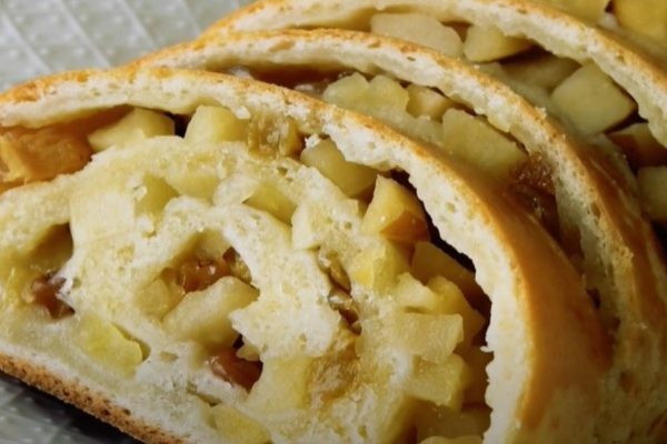 Рецепт рулета на творожном тесте с яблоками