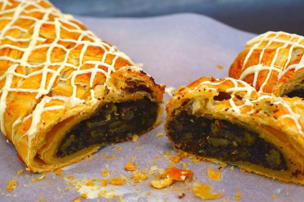 В последнее время семья пристрастилась к таком рулету, муж и дети клянчат его, мака и яблок много не бывает