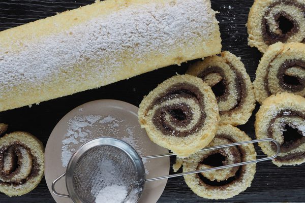 Рецепт бисквитного рулета на соде с начинкой