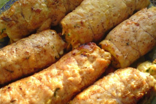 Рулетики «Боярские» из куриной грудки: готовятся быстро, а выглядят очень презентабельно!