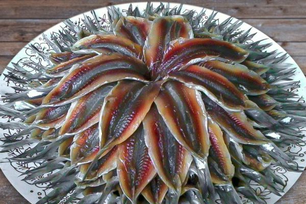 Всего лишь попросила мужа почистить хамсу, а он у меня из Одессы, удивлять умеет