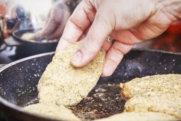 Соседка любезно поделилась со мной свежей щукой, спешу приготовить сочные котлеты