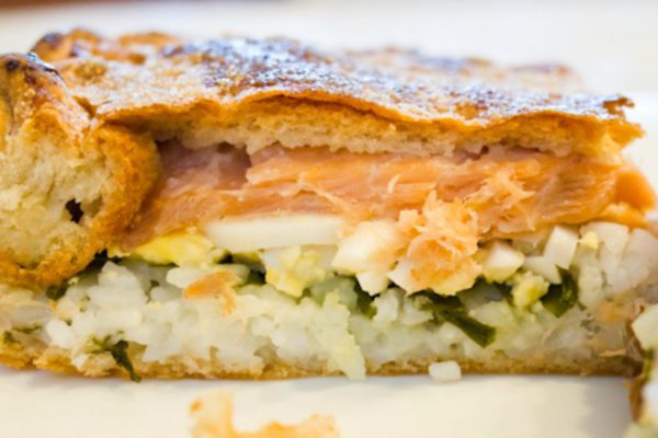 Самый вкусный рыбный пирог: воздушный, ароматный, полный сочной начинки!