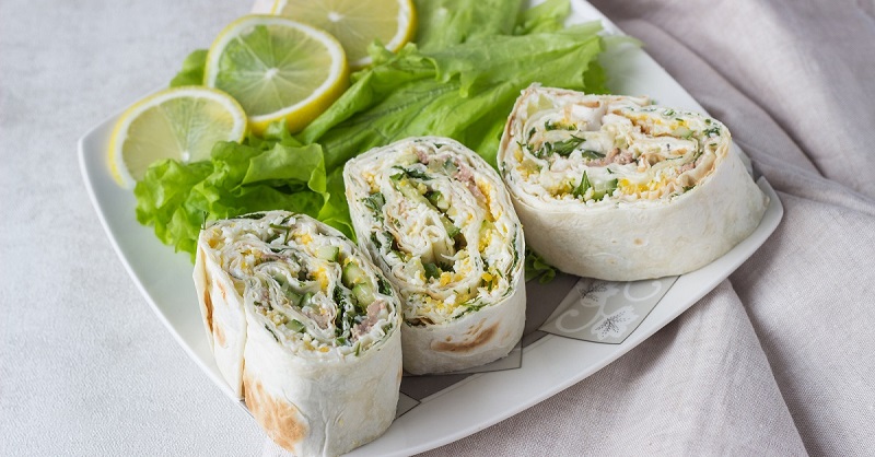 яичный рулет с сайрой