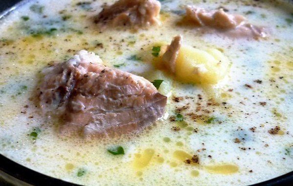 Легкий рыбный суп, который согреет в холодные осенние дни.