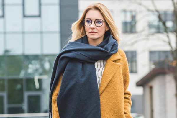 Восемь нестандартных способов носить пальто