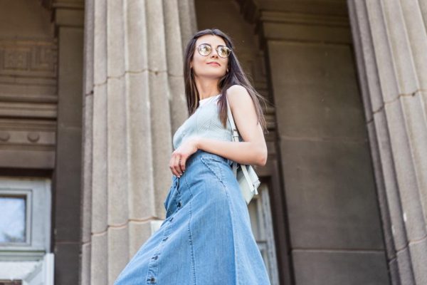 С чем носить джинсовую юбку весной