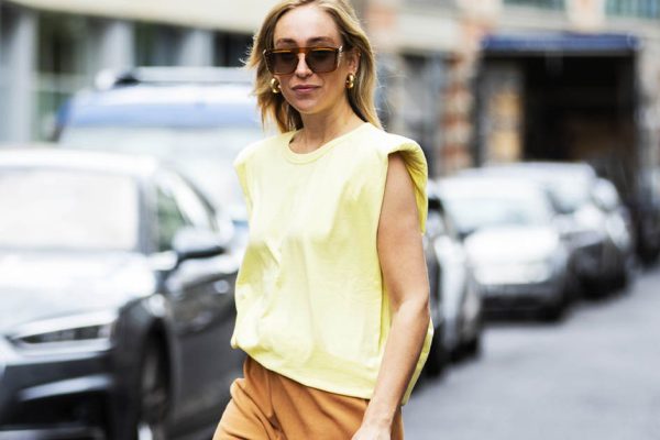 С чем носить брюки-джоггеры дамам, скрывающим свои годы