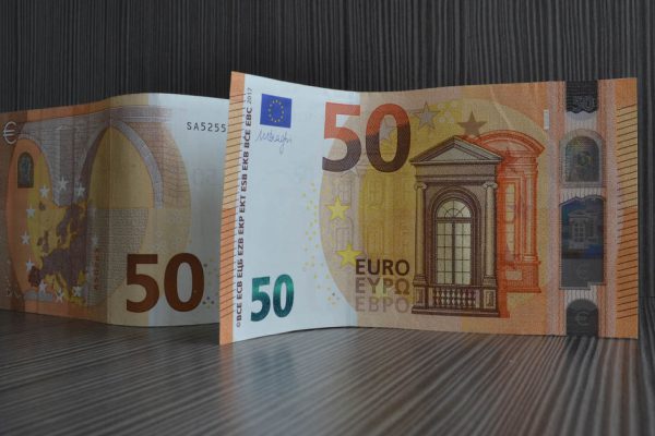 Мне выпал шанс поработать за границей целый год, мы с мужем решили, что за это время накопим немного денег, но меня ждало разочарование