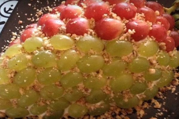 Салат «Гроздь винограда»: готовится просто, а вкус тебя порадует!