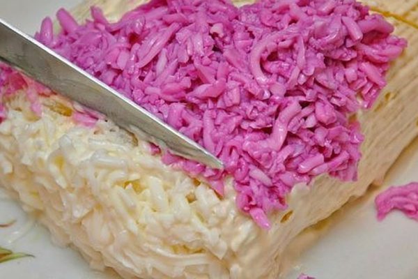 Сумасшедшая подача этого блюда задает настроение празднику! Вкусный и безумно красивый салат…