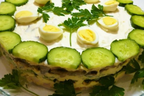 Рецепт весеннего салата с огурцами