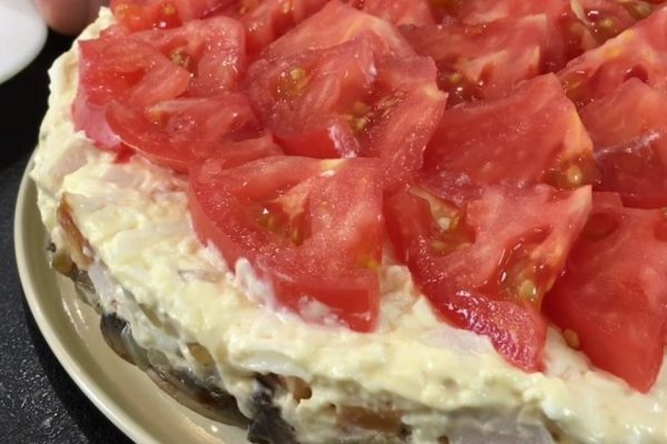 Рецепт салата с помидорами и майонезом