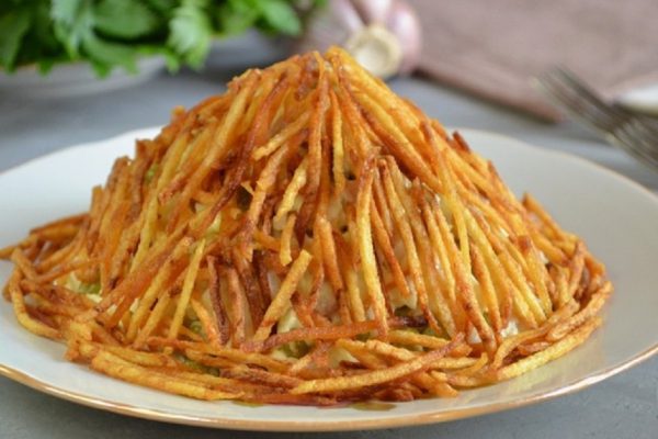 Как приготовить картофельный салат с кукурузой