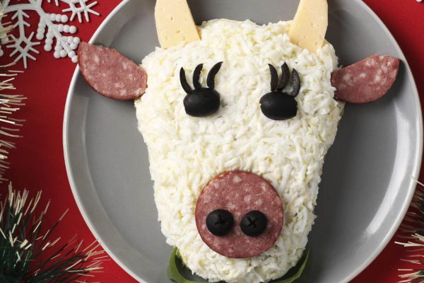 Какими салатами угощать ненасытного Быка в новогоднюю ночь