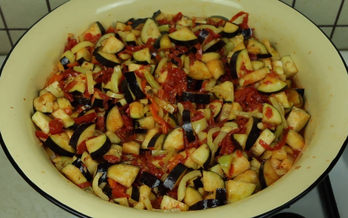 салат из баклажанов болгарского перца и помидоров на зиму