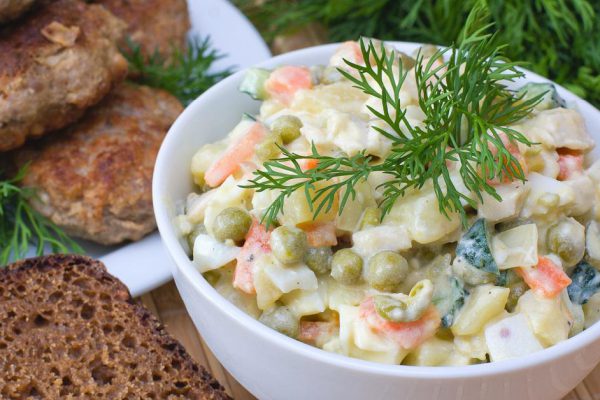 Как приготовить оливье по рецепту Татьяны Толстой