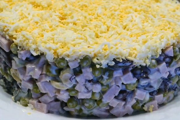 Вместо оливье буду готовить салат «Робин Бобин», яйца для него не варю, просто довожу до кипения, накрываю крышкой и оставляю на 10 минут