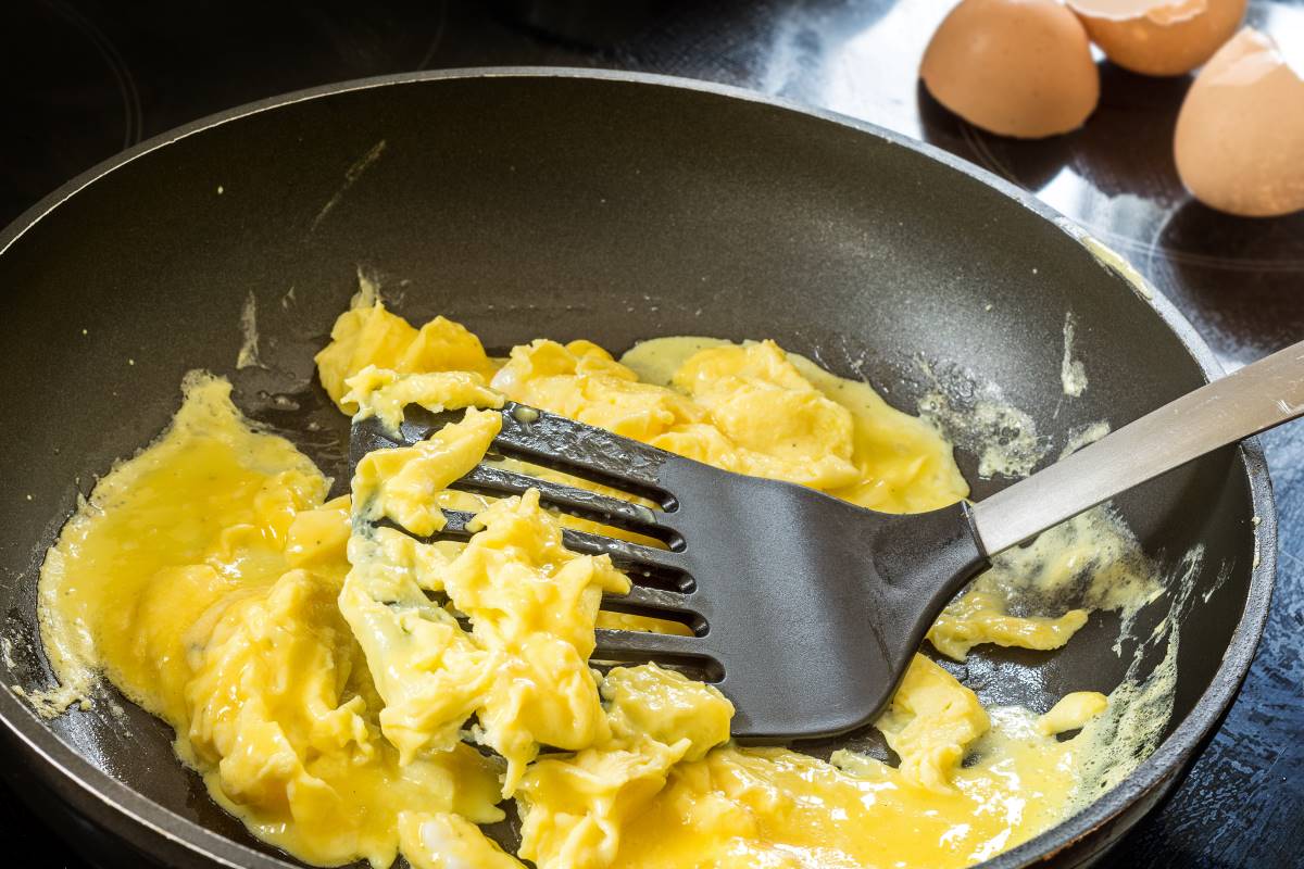 Яйца для салатов больше не варю, есть способ, который в разы быстрее и проще, показываю салат, яичные, блинчики, майонезом, блинчиками, нарежь, больше, вкусу, сковороде, быстрее, сковороду, проще, салатов, такой, делать, посоли, Заправь, блинчиков, миске, Приятного