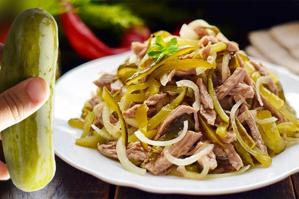 Бесподобный салат без майонеза с говядиной и огурцами, что будет вкуснее после ночи в холодильнике