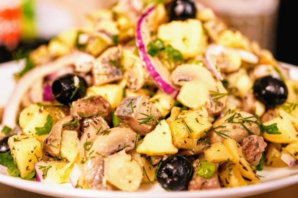 Что выносит на стол цыганка вместо классической «Шубы»