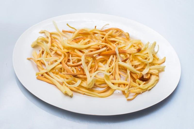 салат с копченой куриной грудкой и помидорами