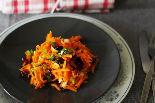 Рецепт салата с корейской морковью и курицей