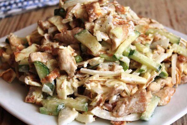 Салат, после которого гости точно не назовут хозяйку скупой и неумелой