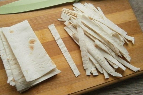 Рецепт салата с лавашом и сыром