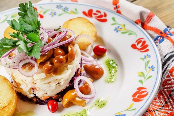 salad with honey agaric