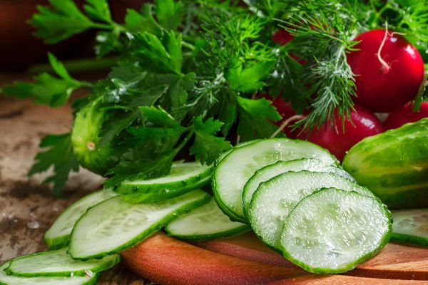 Рецепт ленивого салата из летних овощей