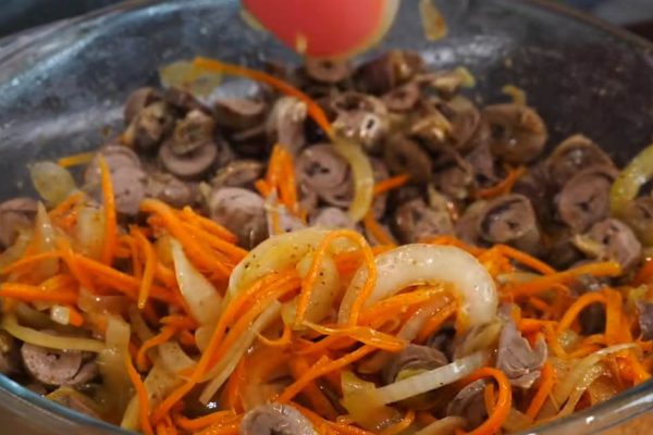 Ольга Матвей показала, как приготовить бюджетный салат из куриных сердечек