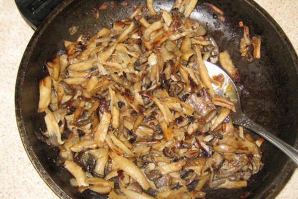 Салат «Лохматый» с бесконечно нежным вкусом, который будет крошить вся семья перед Новым годом