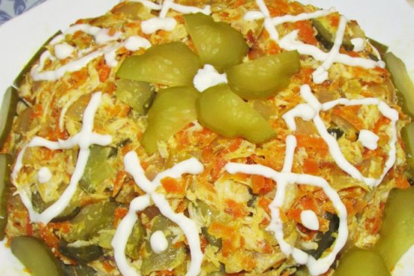 Напрасно забытый салат из советских времен, который мама всегда подавала на новогодний стол