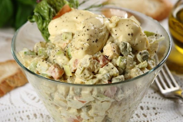 Салат «Столичный» с курицей по рецепту Арама Мнацаканова: не помню, когда готовил что-либо вкуснее!