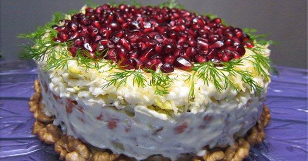 Пять новогодних салатов от гостеприимной хозяйки