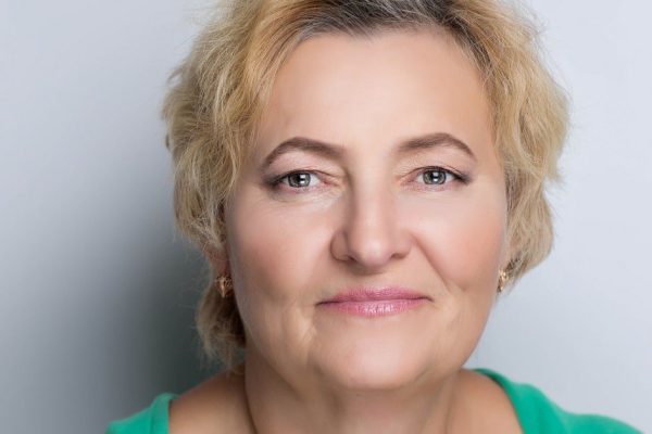 Богатенькая невеста решила посмеяться над будущей свекровью-санитаркой, но случилось неожиданное