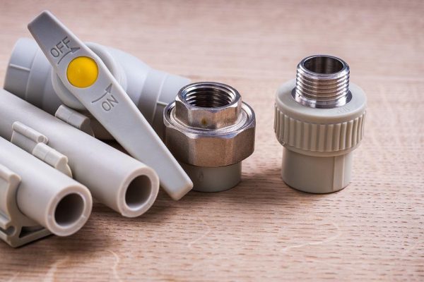 Что сделать из пластиковых труб для праздничного стола