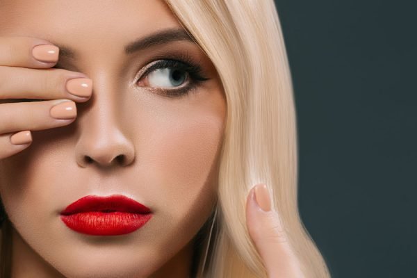 Как должно выглядеть лицо богатой девушки сейчас, тренд кардинально изменился