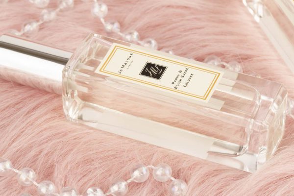 Каким парфюмом можно обливаться, осторожно открывая хрупкий флакон