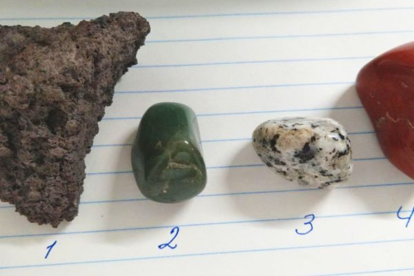 Чтобы узнать свое личное предсказание на апрель, выбери один из камней