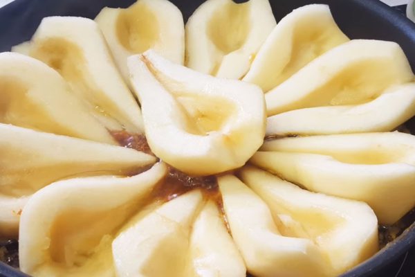 Образцово-показательный пирог с грушами по рецепту приезжей итальянки