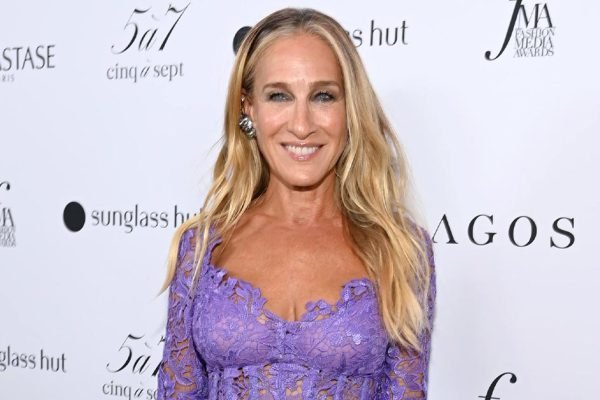 Сара Джессика Паркер приняла решение стареть естественно, за что ее постоянно критикуют в Сети