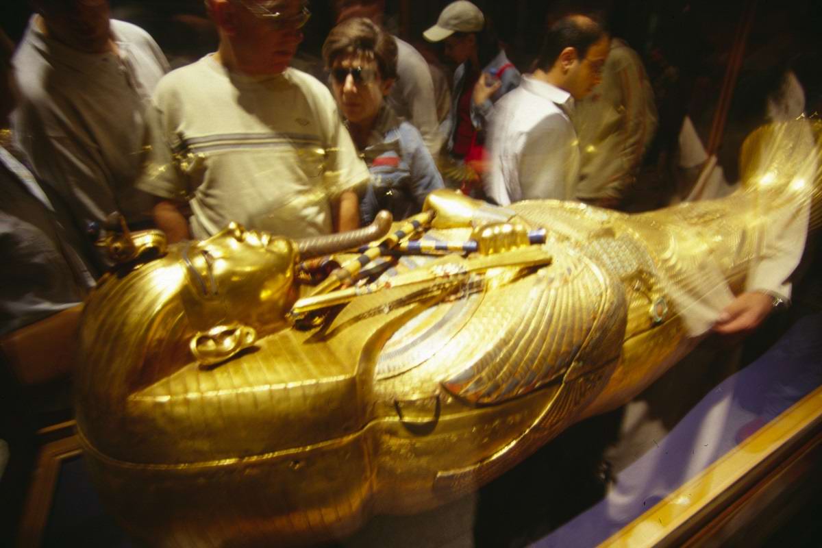 Что находится внутри недавно найденных саркофагов, две тысячи лет пролежавших в земле Sakkara, находится, новые, более, unearthed, still, найденные, reveal, окрестности, discovery, shared, Саккаре, Saqqara, coffins, специалисты, Egypt, Times, Mostafa, Waziry, Luxor