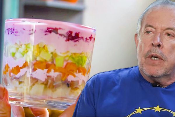 Андрей Макаревич предлагает подойти к приготовлению «шубы» творчески и внести в классический рецепт некоторые изменения